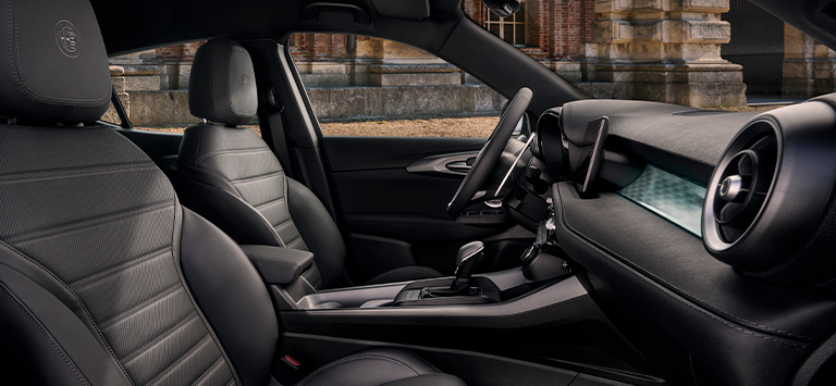 Alfa romeo gallery interior 4